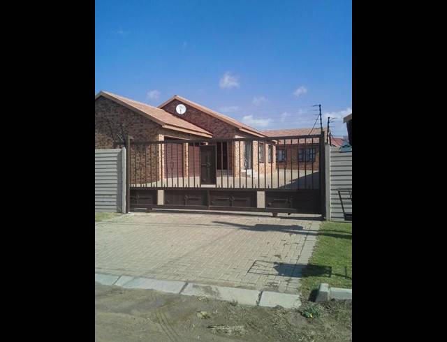 3 BEDROOM PROPERTY TO RENT IN BETHALRAND